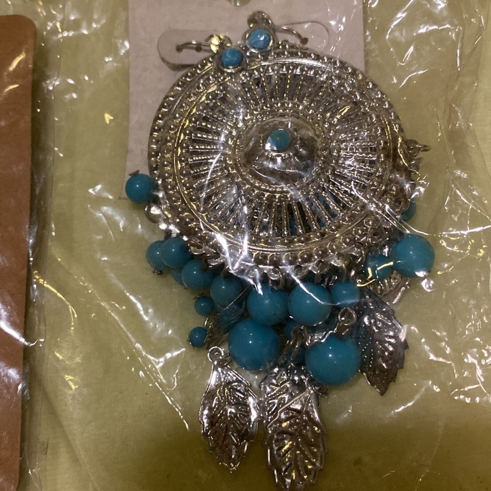 3/$20 Three Pairs Earrings - Picture 4 of 5
